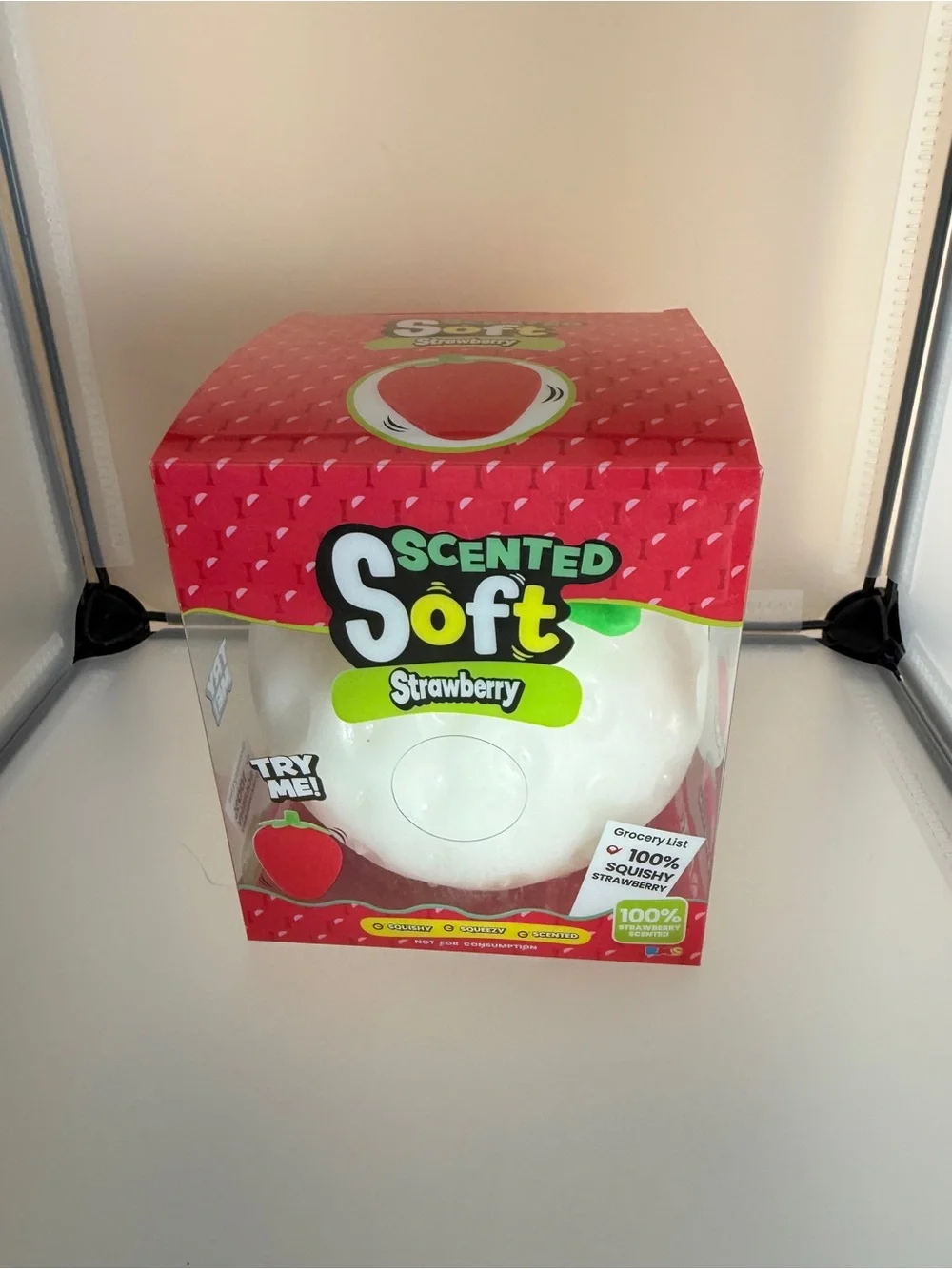 🍓 Strawberry Squishy UV Color Changing & Scented
